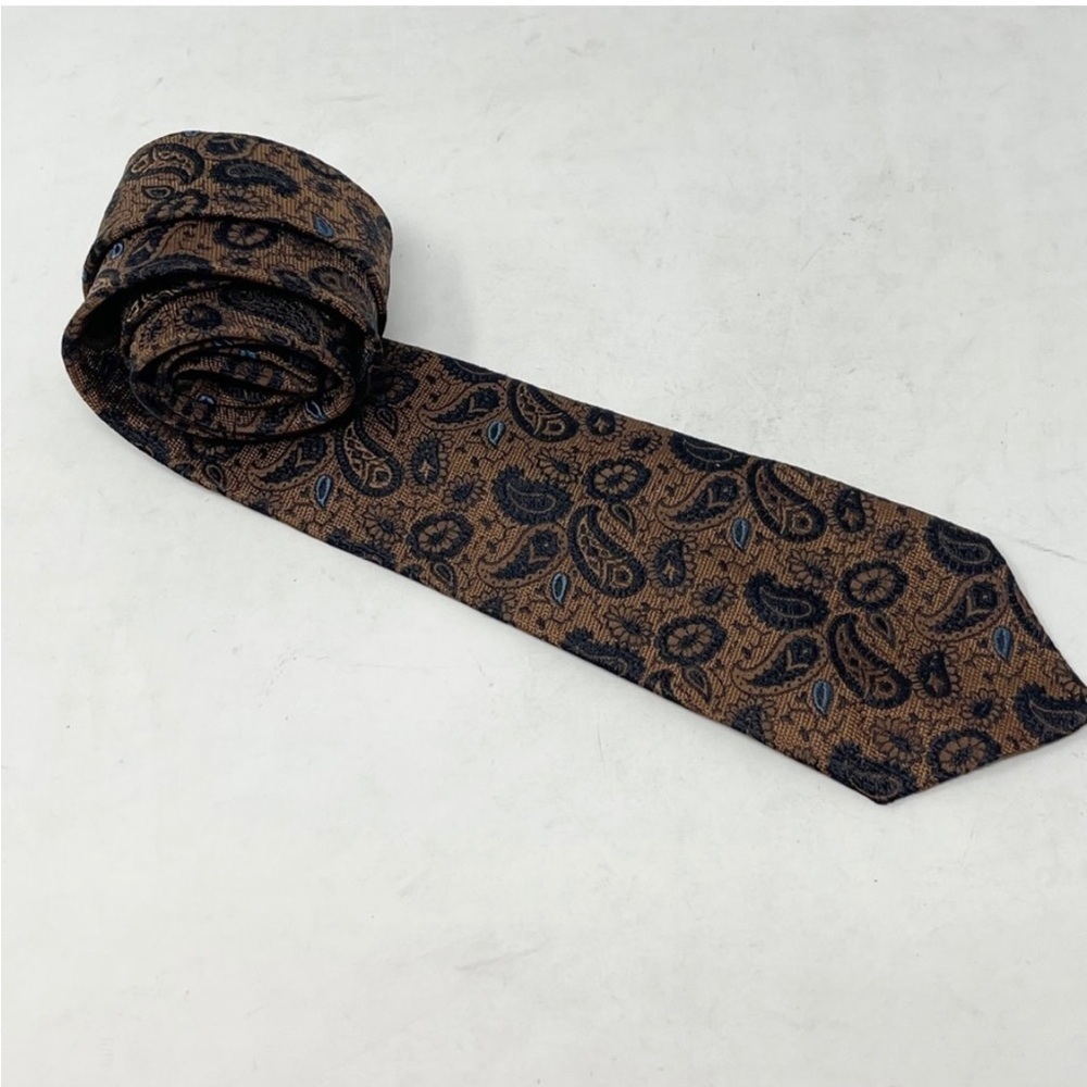 REMBRANDT CLASSICS L.J. CATALDO CO. Franklin & Foxboro Mass. Brown Paisley Tie
